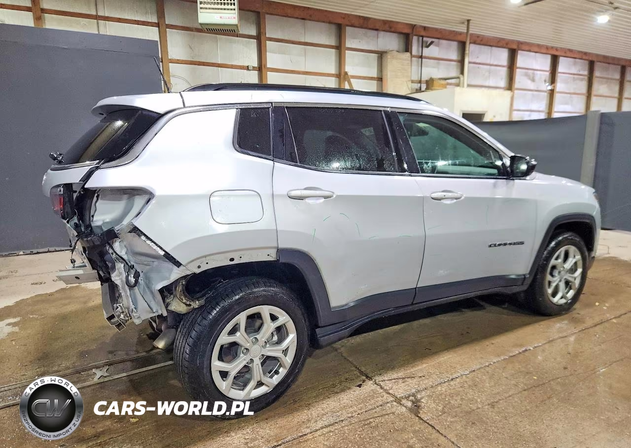 2024 Jeep Compass Latitude VIN:3C4NJDBN1RT119520 - 3