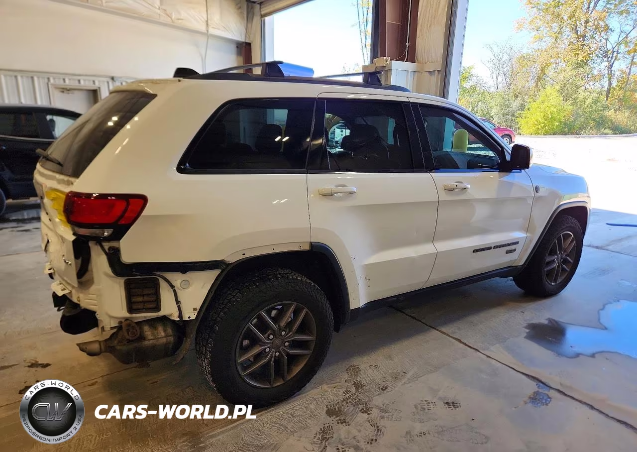 2016 Jeep Grand Cherokee Laredo VIN:1C4RJFAG4GC333409 - 3