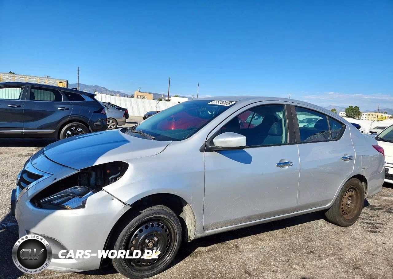 2018 Nissan Versa Sv