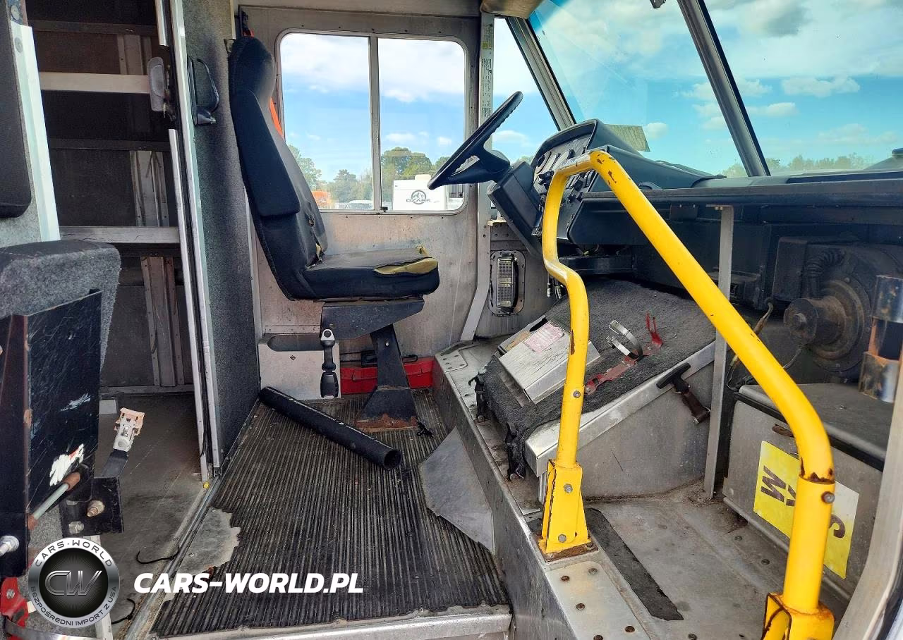 2007 Freightliner Mt45 Chassis Delivery Truck VIN:4UZAANBW67CY45049 - 7