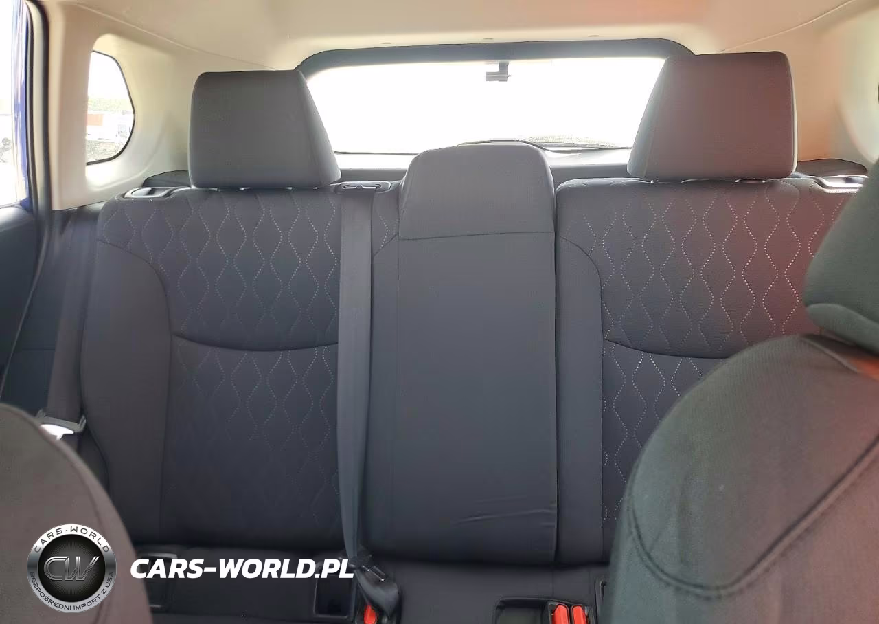 2025 Toyota Corolla Cross Le VIN:7MUCAAAG3SV128184 - 10