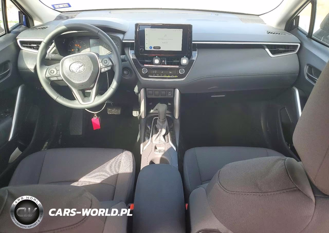 2025 Toyota Corolla Cross Le VIN:7MUCAAAG3SV128184 - 8