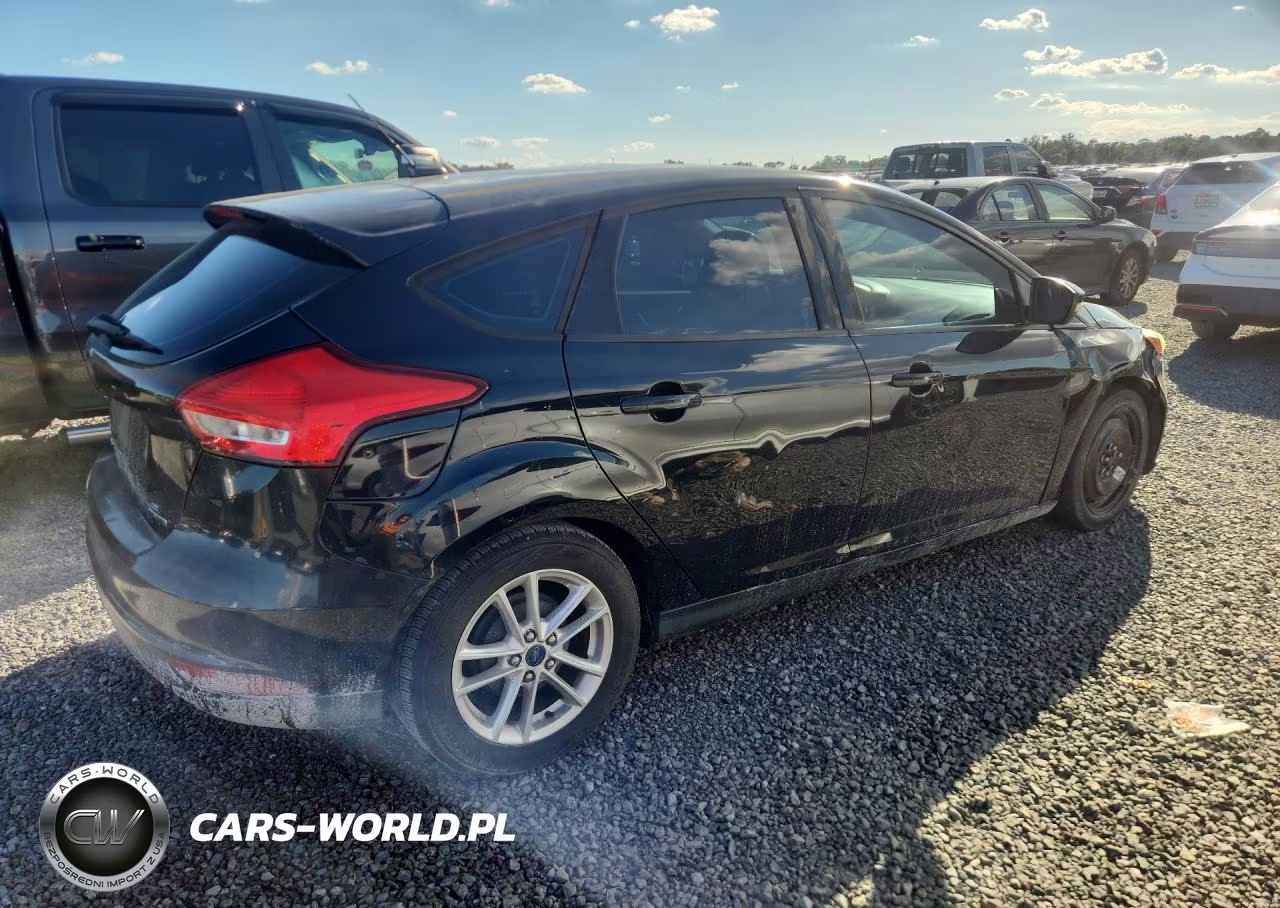 2016 Ford Focus VIN:1FADP3K27GL270984 - 3