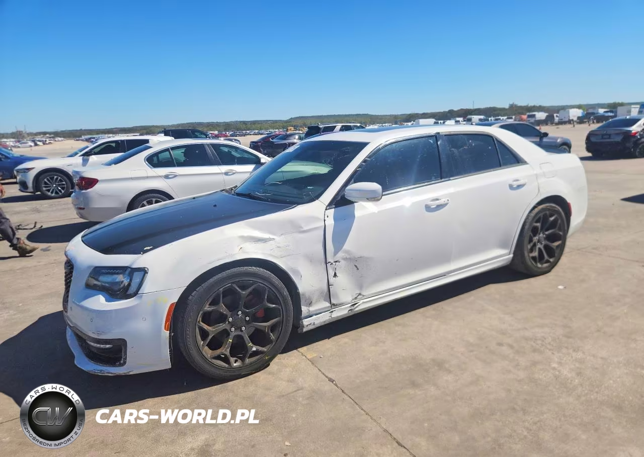 2018 Chrysler 300 S – zdjęcie 1 z 12