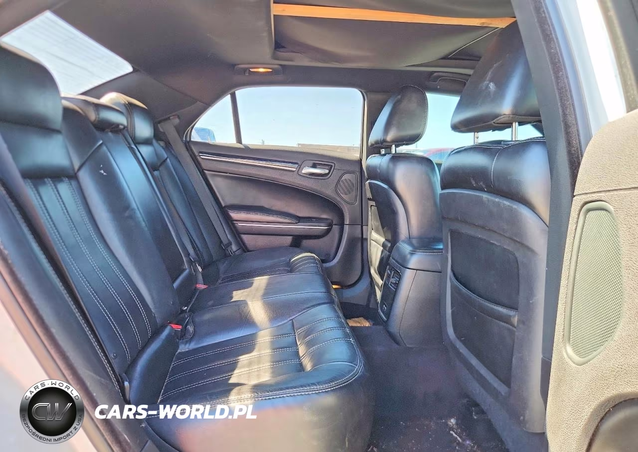 2018 Chrysler 300 S VIN:2C3CCABG2JH243654 - 10