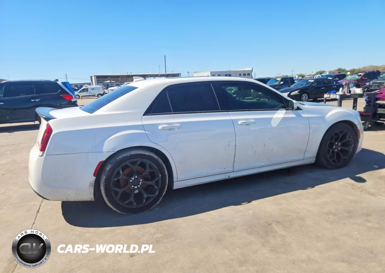 2018 Chrysler 300 S VIN:2C3CCABG2JH243654 - 3