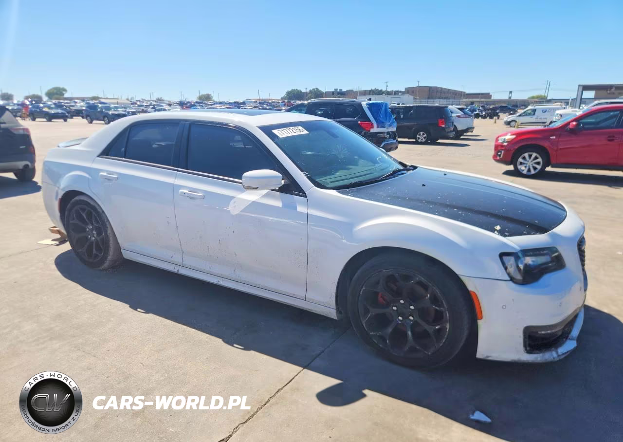 2018 Chrysler 300 S VIN:2C3CCABG2JH243654 - 4