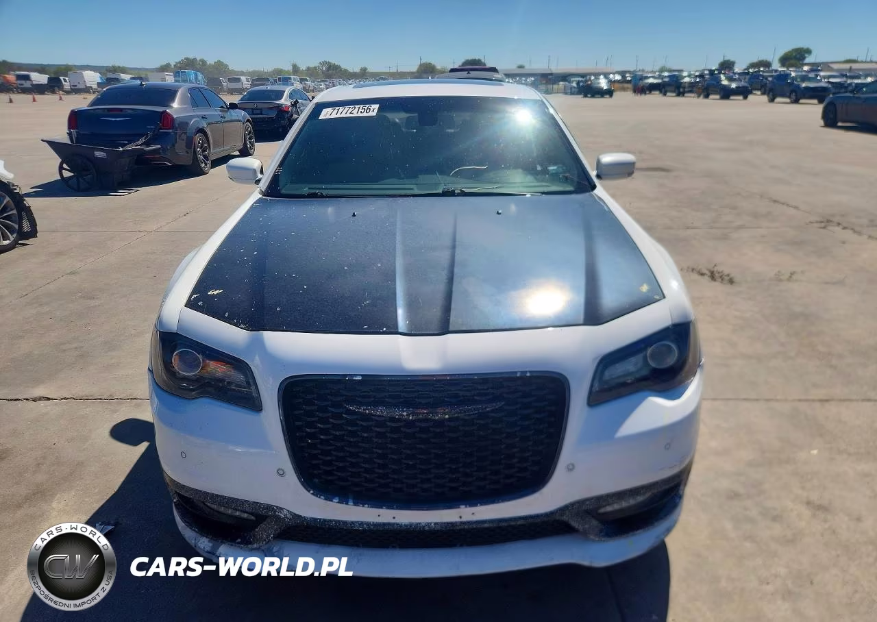 2018 Chrysler 300 S VIN:2C3CCABG2JH243654 - 5