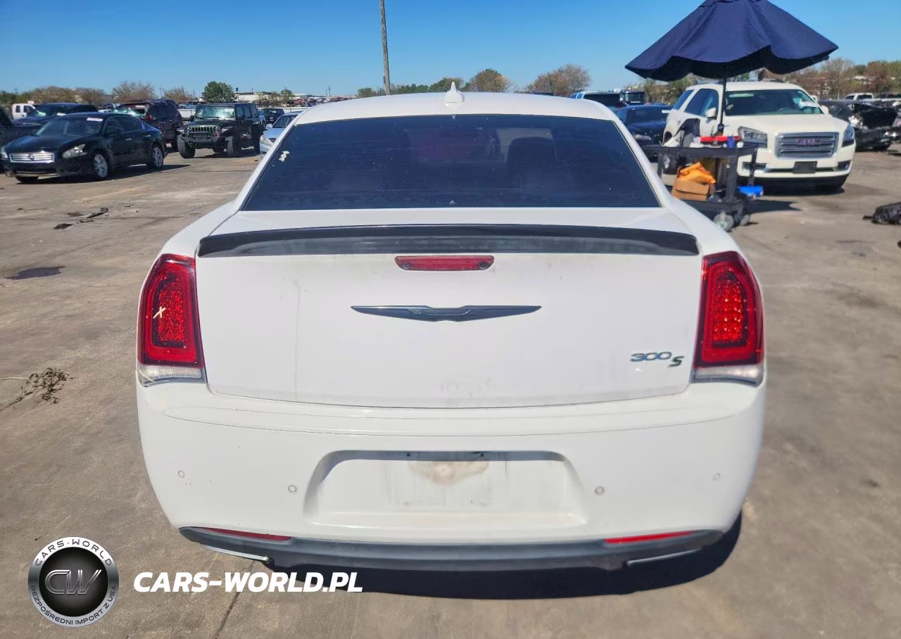2018 Chrysler 300 S VIN:2C3CCABG2JH243654 - 6