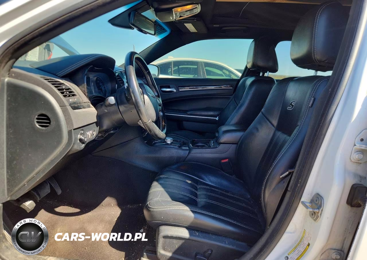 2018 Chrysler 300 S VIN:2C3CCABG2JH243654 - 7