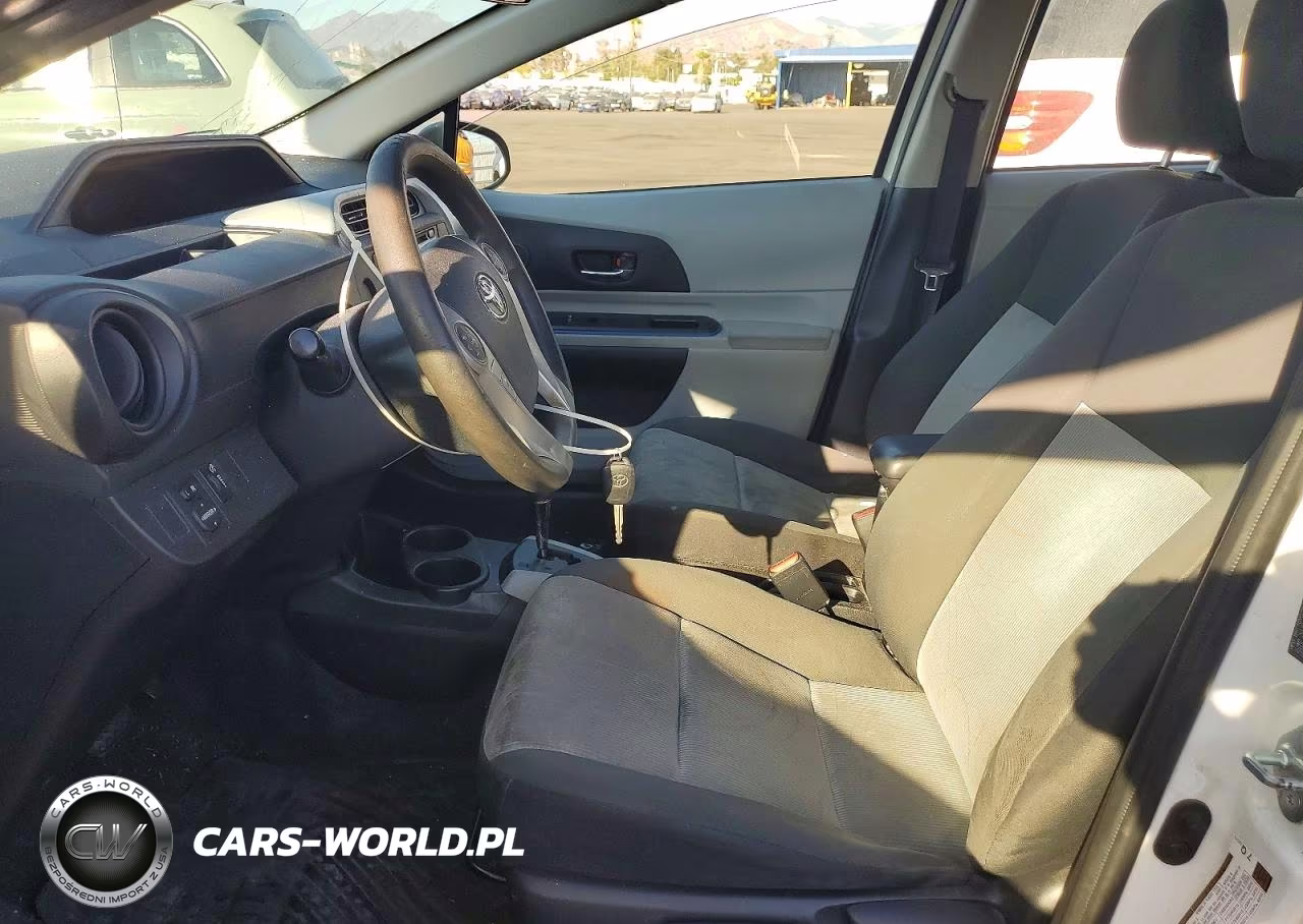2012 Toyota Prius C Two VIN:JTDKDTB37C1015681 - 7