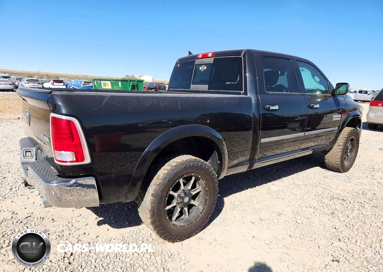 2015 Ram 1500 Laramie VIN:1C6RR7VM8FS733161 - 3