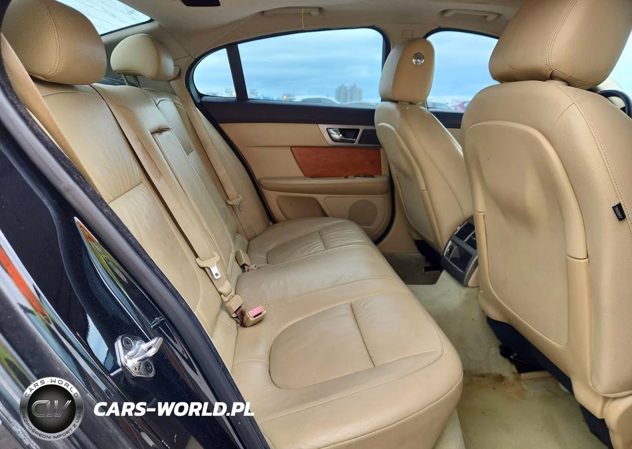 2010 Jaguar Xf Luxury VIN:SAJWA0FA6AHR66803 - 10