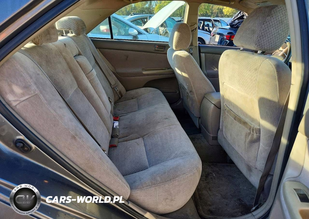 2004 Toyota Camry Le VIN:4T1BE32KX4U830585 - 10