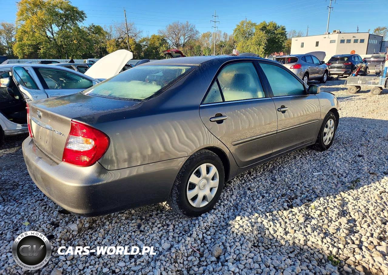 2004 Toyota Camry Le VIN:4T1BE32KX4U830585 - 3