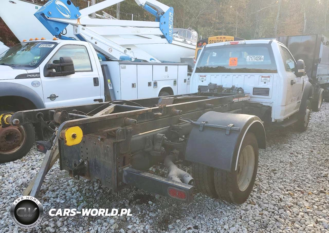 2017 Ford F550 VIN:1FDUF5HT3HEB30649 - 3
