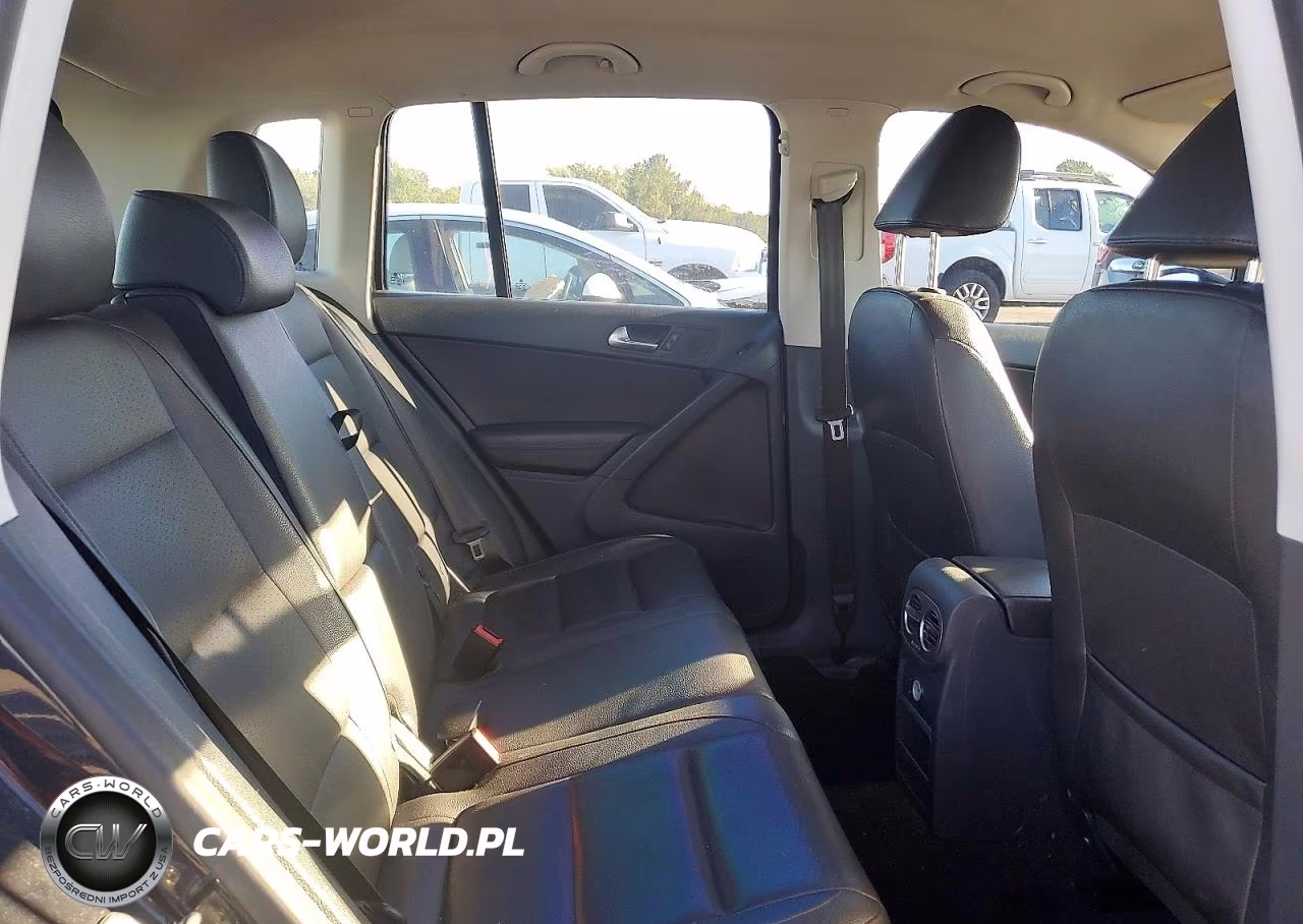 2017 Volkswagen Tiguan S VIN:WVGBV7AX0HK031078 - 11
