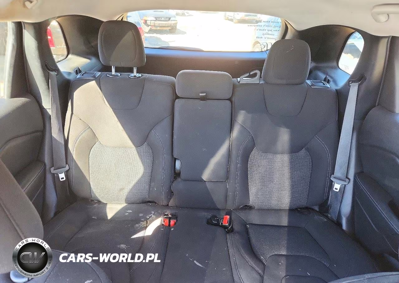 2020 Jeep Cherokee Latitude VIN:1C4PJLCB1LD620203 - 10