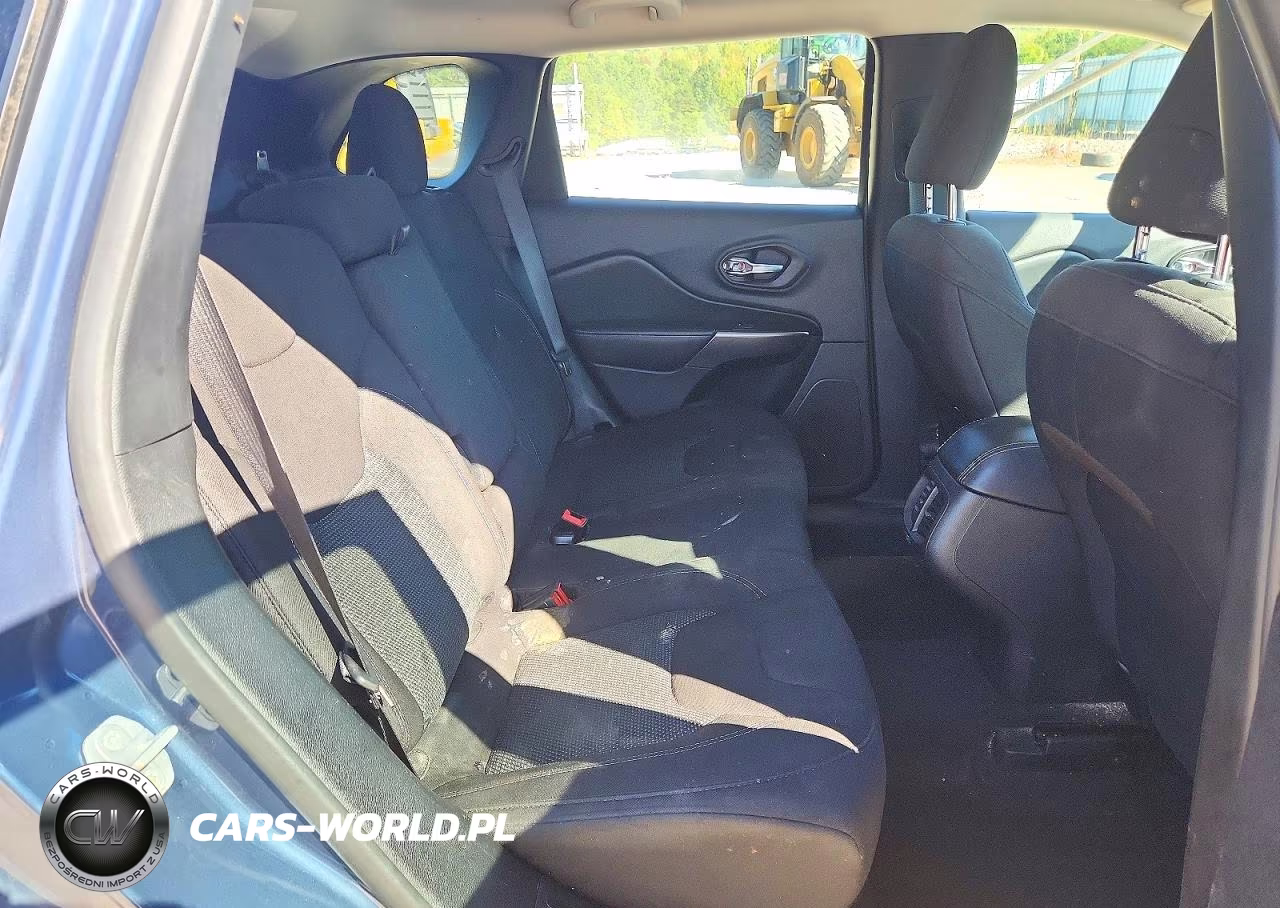 2020 Jeep Cherokee Latitude VIN:1C4PJLCB1LD620203 - 11