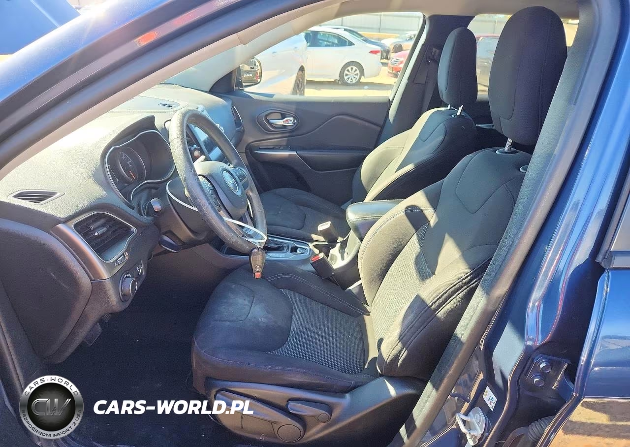 2020 Jeep Cherokee Latitude VIN:1C4PJLCB1LD620203 - 7