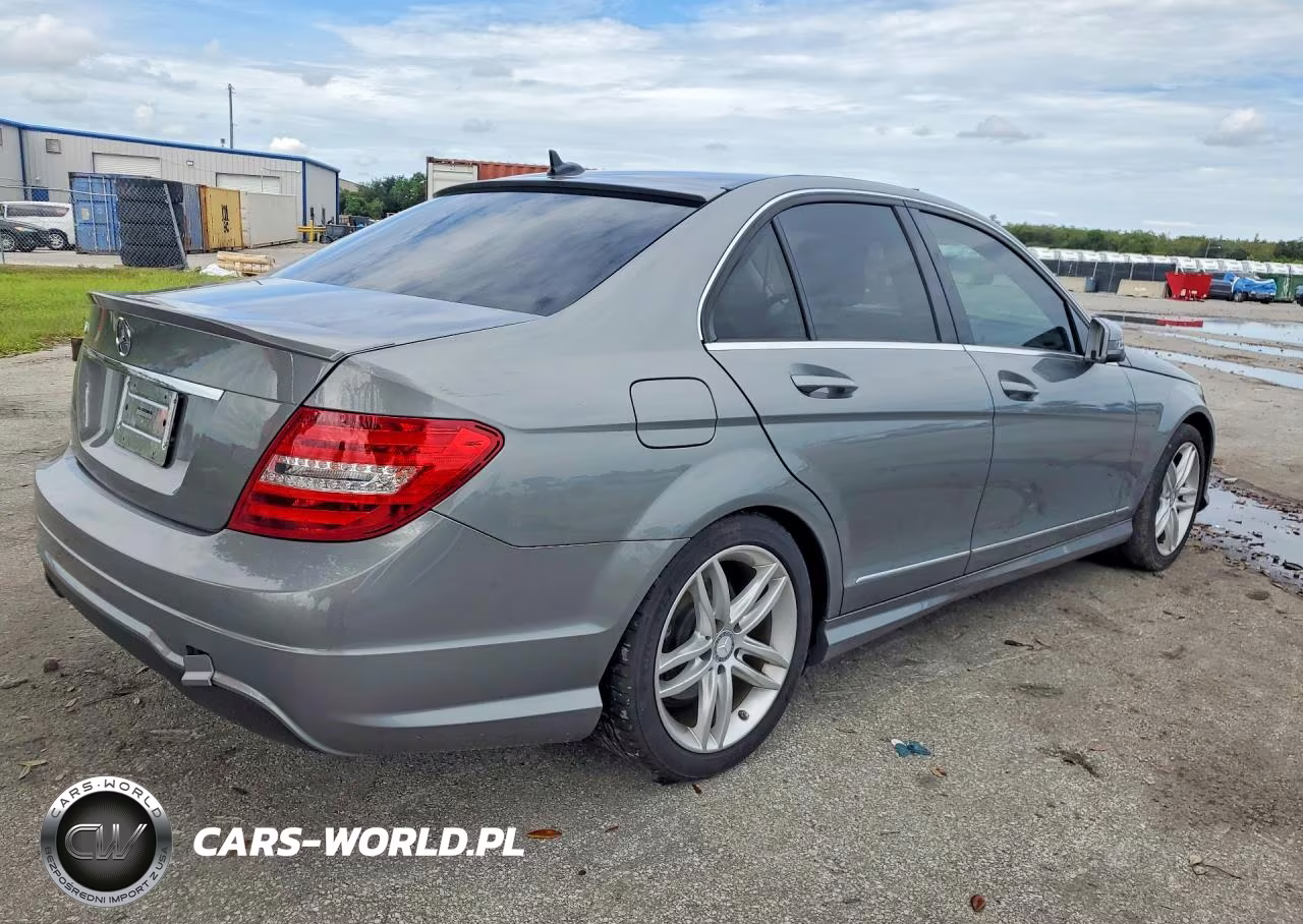 2013 Mercedes-Benz C 250 VIN:WDDGF4HB9DR300282 - 3