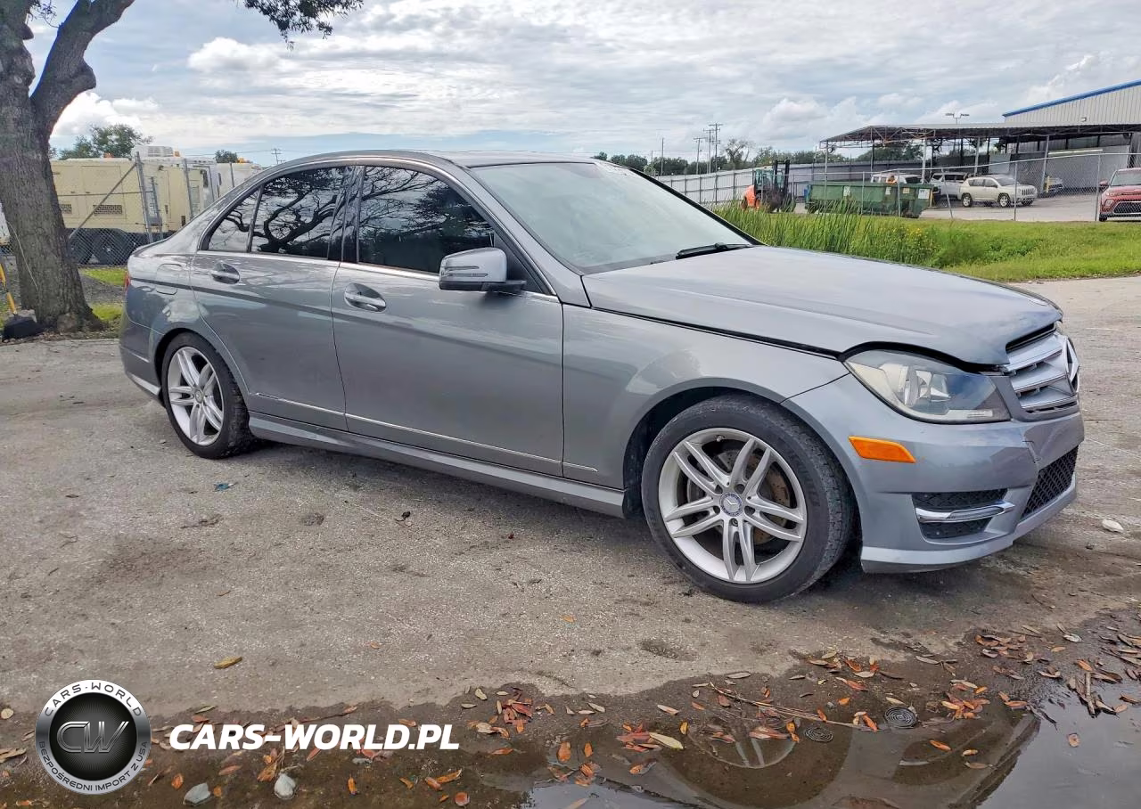 2013 Mercedes-Benz C 250 VIN:WDDGF4HB9DR300282 - 4