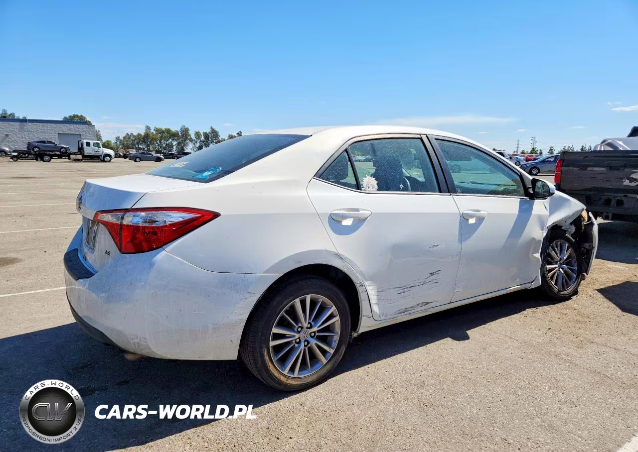 2015 Toyota Corolla Le Plus VIN:5YFBURHE4FP276116 - 3