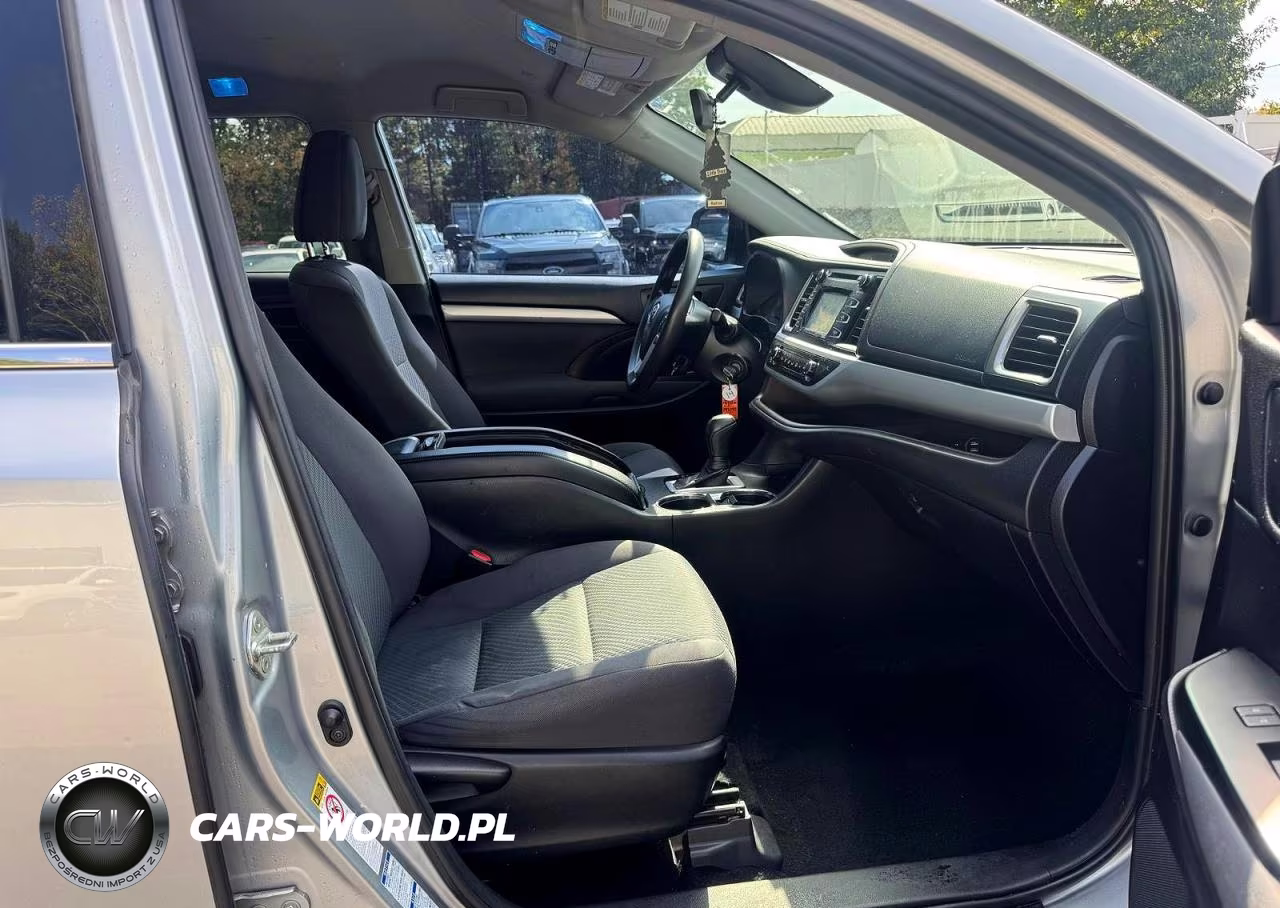 2019 Toyota Highlander Le VIN:5TDBZRFH9KS743949 - 10