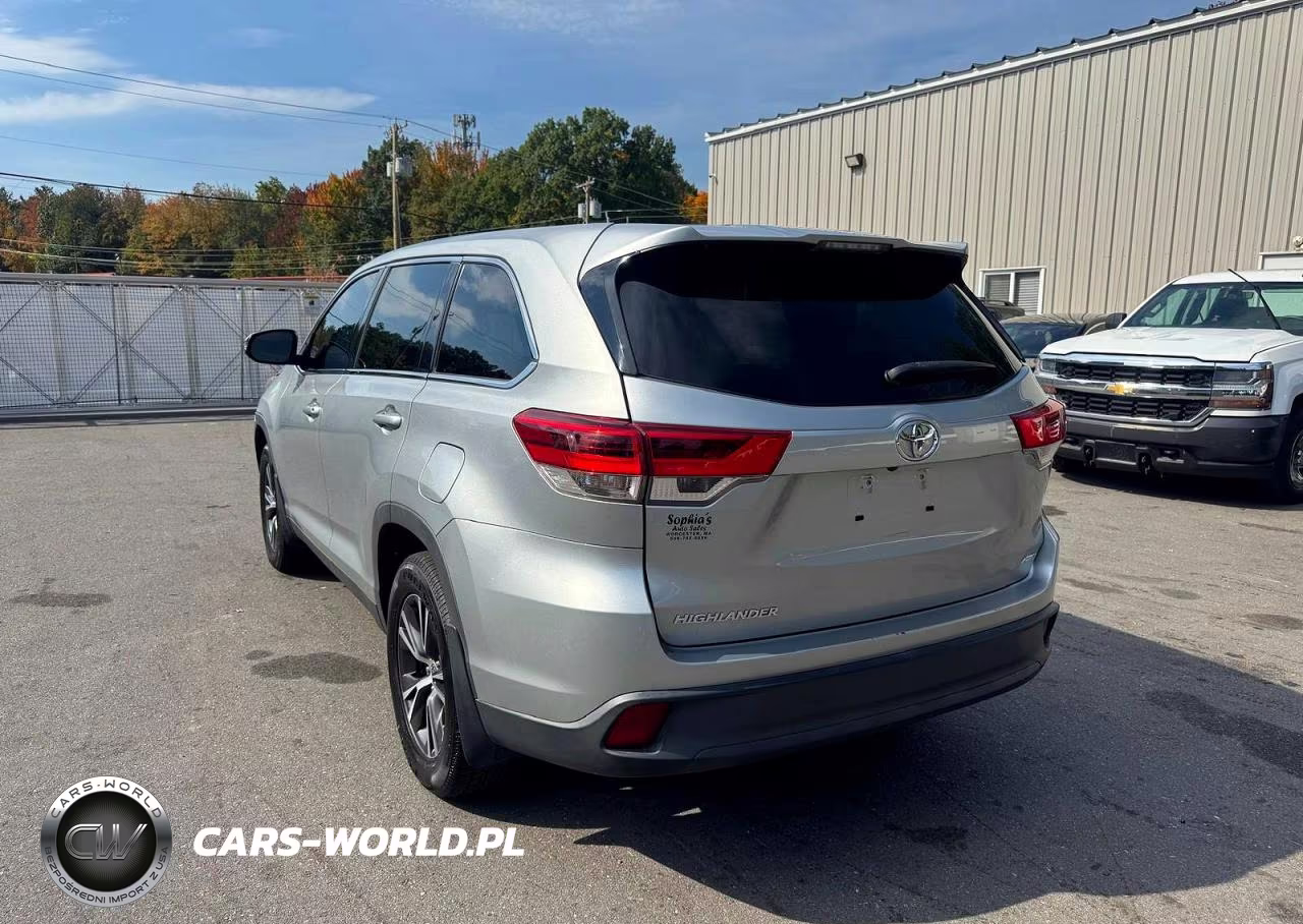 2019 Toyota Highlander Le VIN:5TDBZRFH9KS743949 - 2
