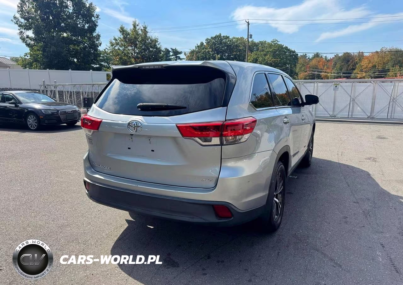 2019 Toyota Highlander Le VIN:5TDBZRFH9KS743949 - 3