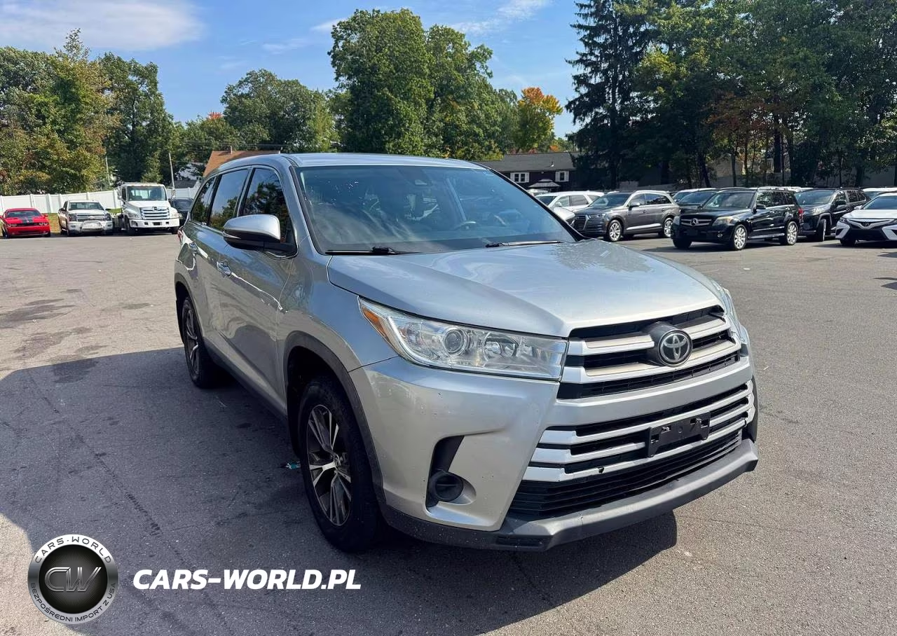2019 Toyota Highlander Le VIN:5TDBZRFH9KS743949 - 4