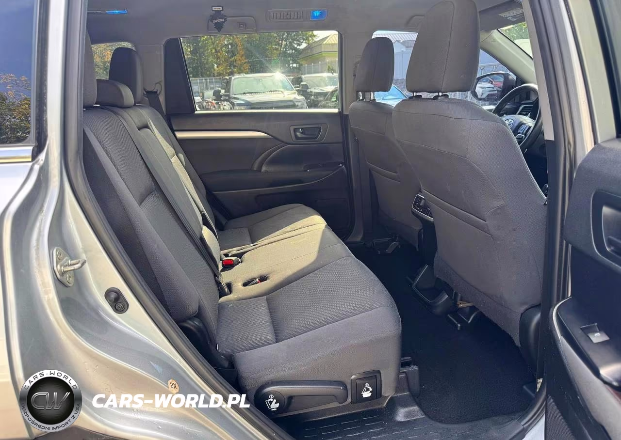 2019 Toyota Highlander Le VIN:5TDBZRFH9KS743949 - 9