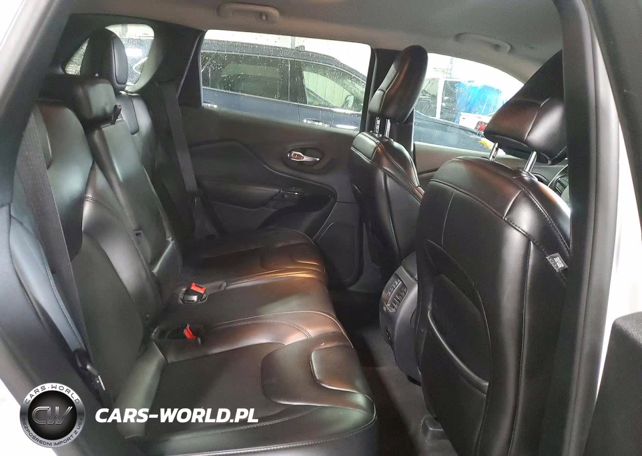 2019 Jeep Cherokee Latitude Plus VIN:1C4PJMLX6KD421082 - 10
