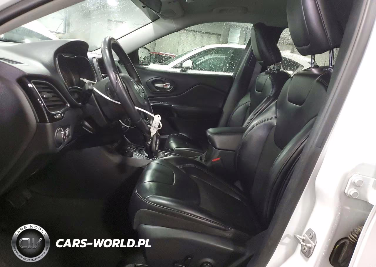 2019 Jeep Cherokee Latitude Plus VIN:1C4PJMLX6KD421082 - 7