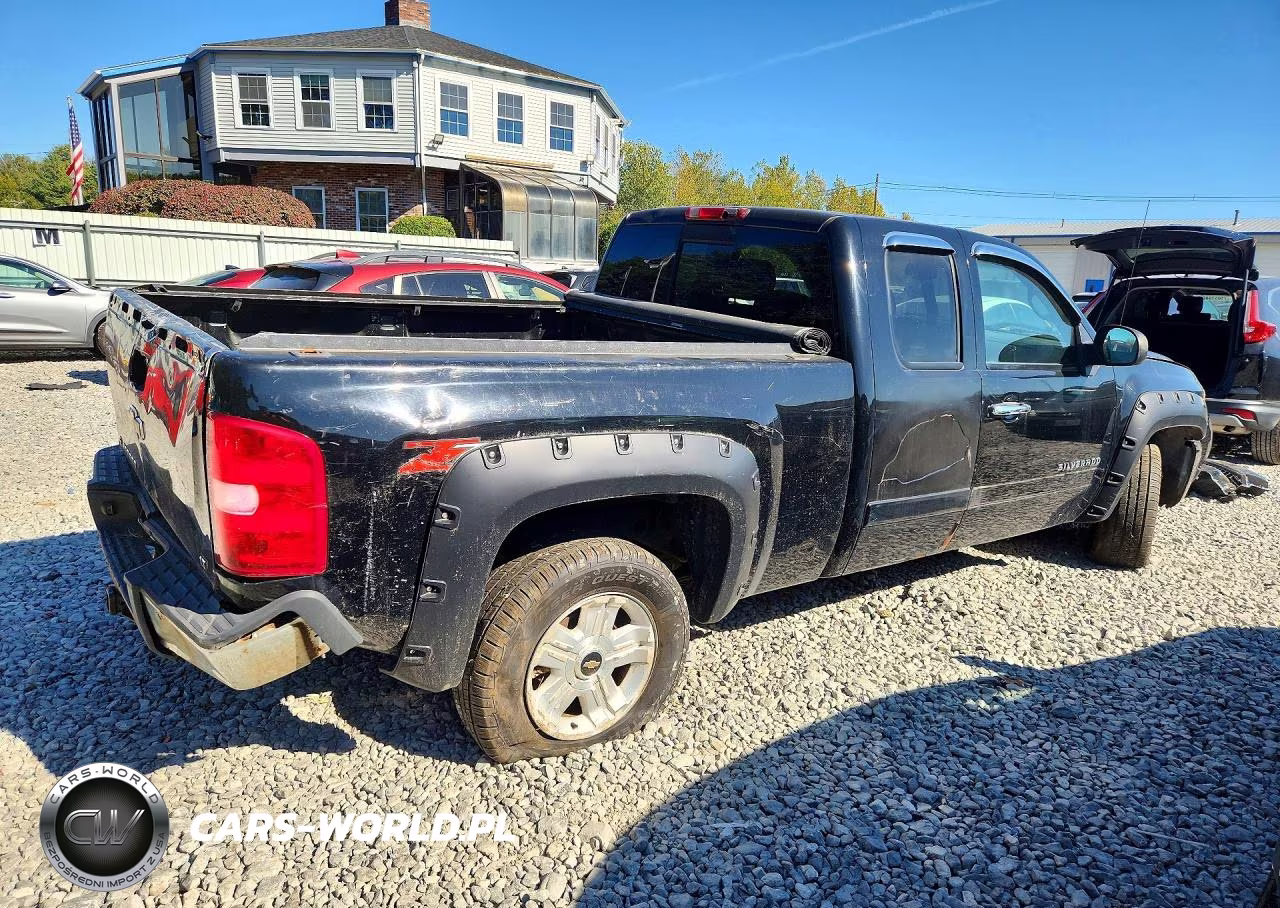 2008 Chevrolet Silverado K1500 VIN:2GCEK19J381249071 - 3