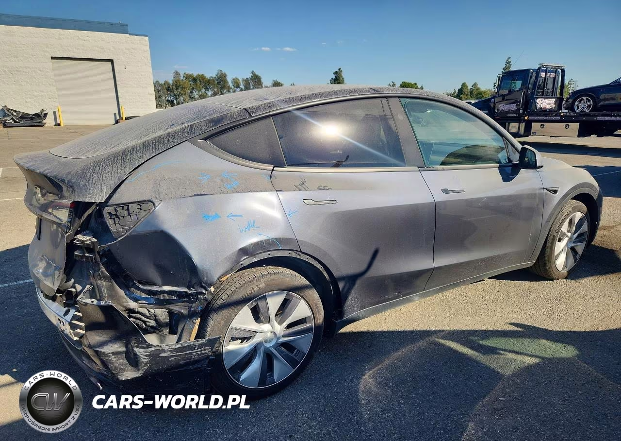 2023 Tesla Model Y VIN:7SAYGDEE1PF907705 - 3
