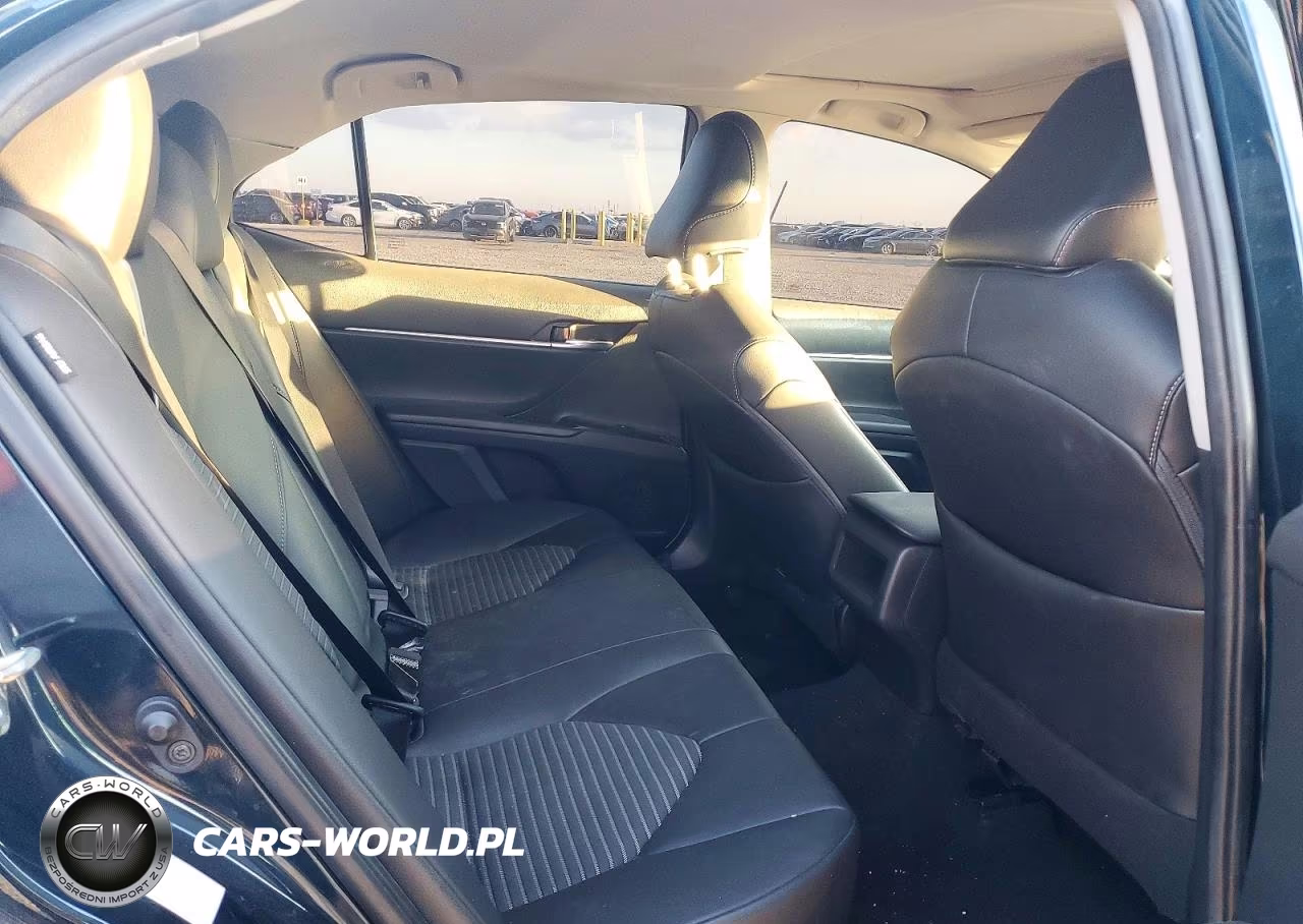 2018 Toyota Camry Se VIN:4T1B11HK0JU567736 - 10