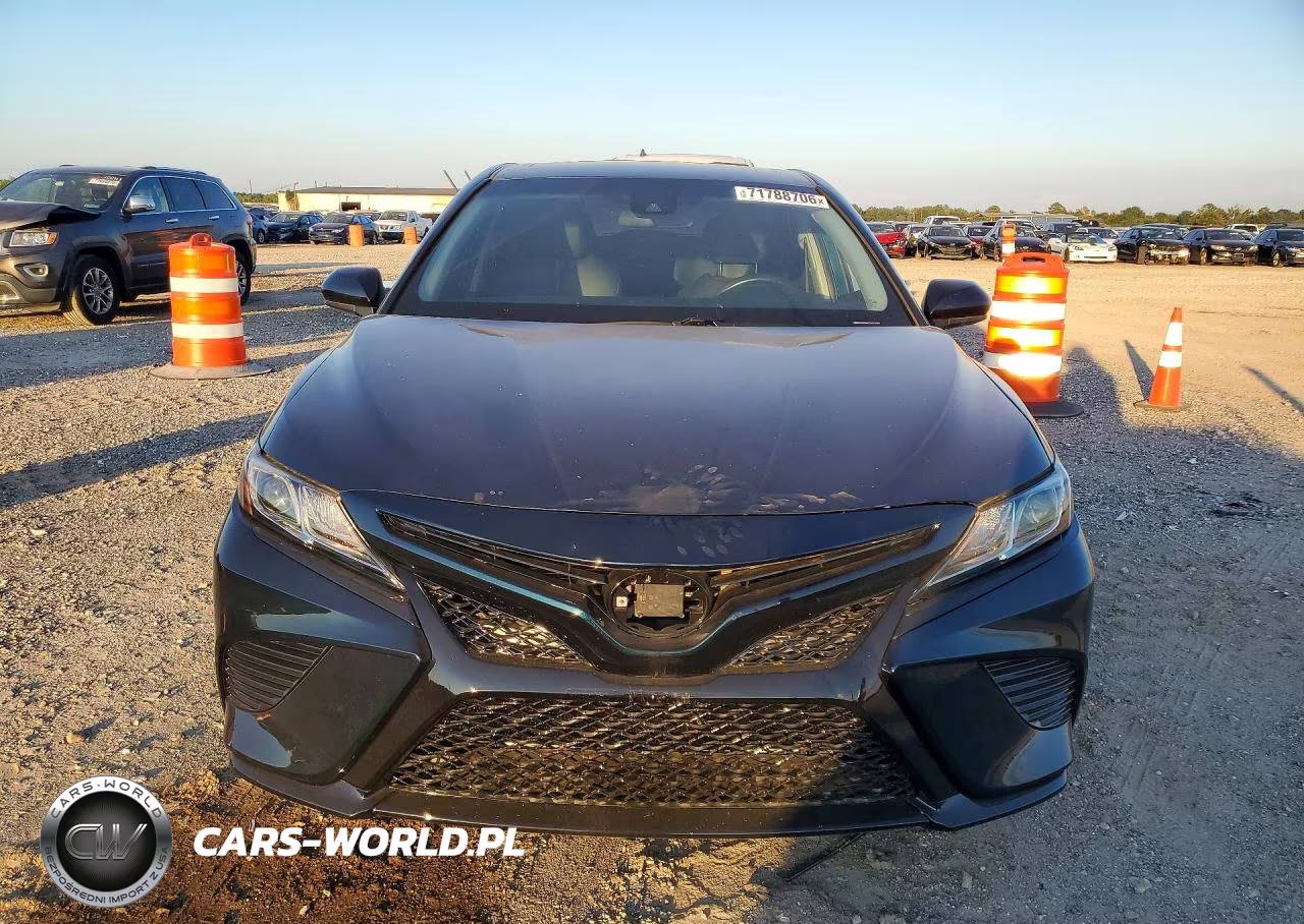 2018 Toyota Camry Se VIN:4T1B11HK0JU567736 - 5