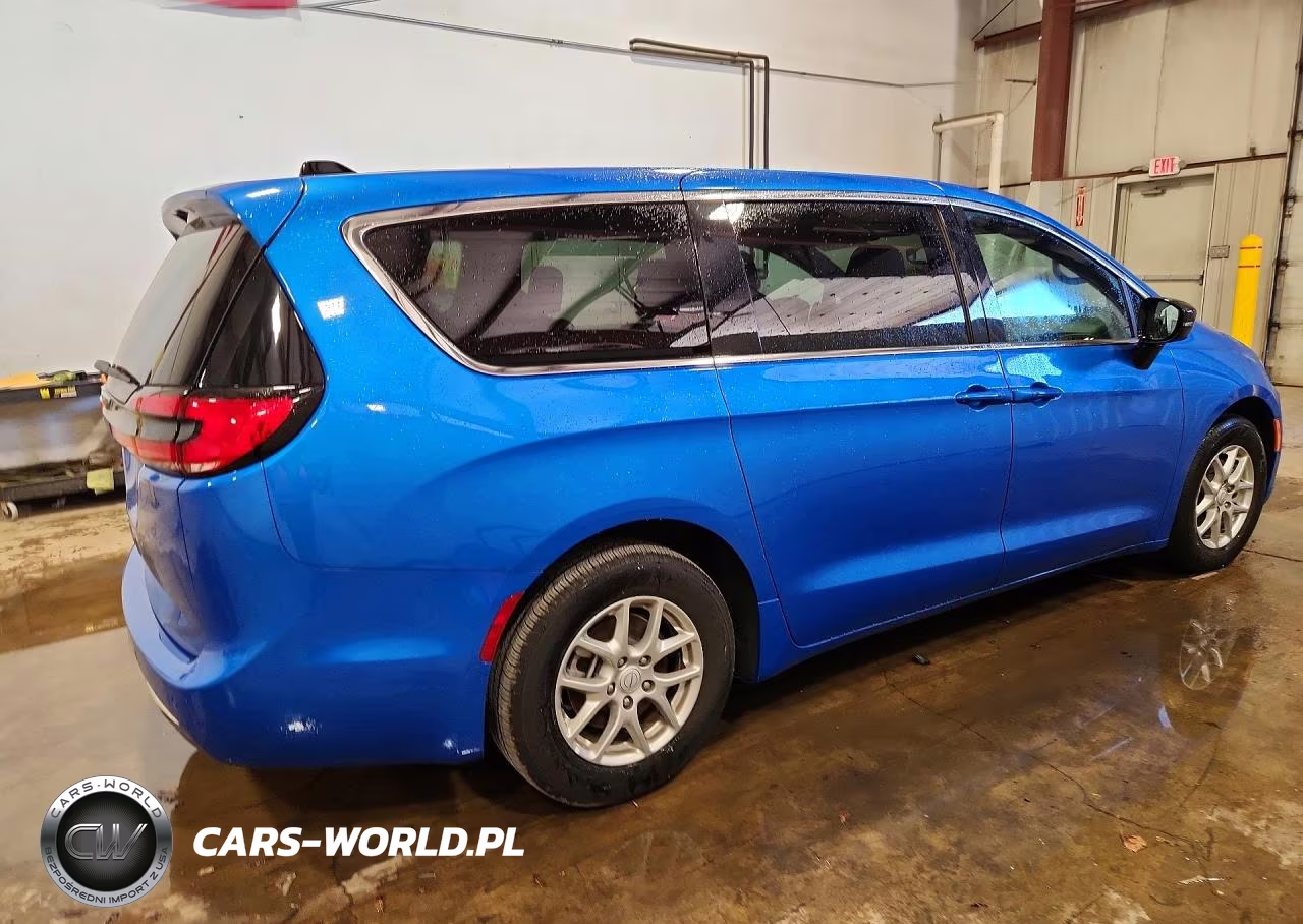 2026 Chrysler Pacifica Select VIN:2C4RC1BG3TR277671 - 3