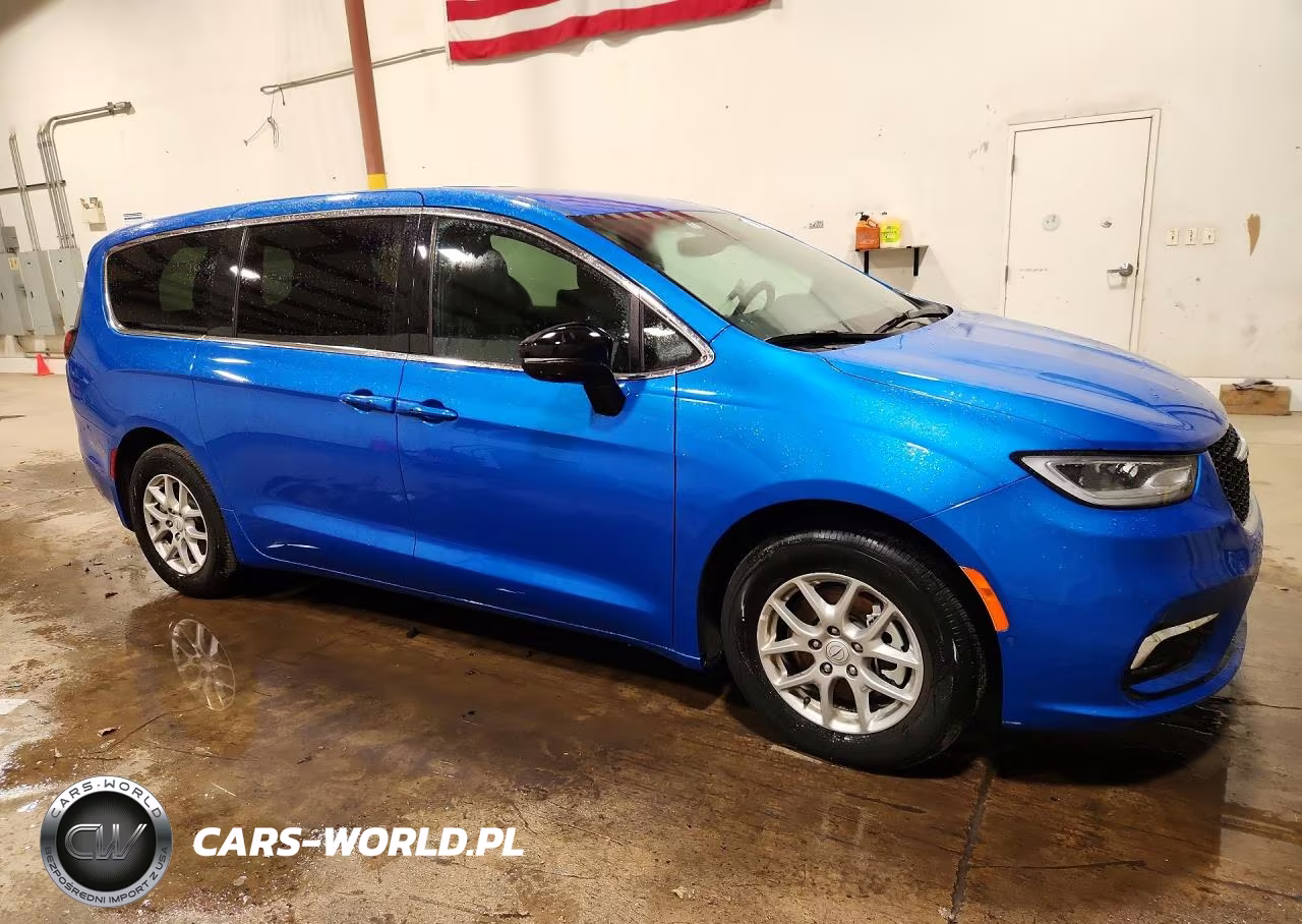 2026 Chrysler Pacifica Select VIN:2C4RC1BG3TR277671 - 4