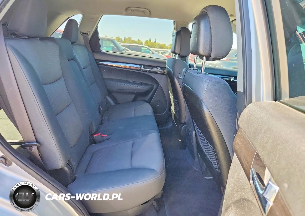 2013 Kia Sorento Lx VIN:5XYKTDA67DG390704 - 10