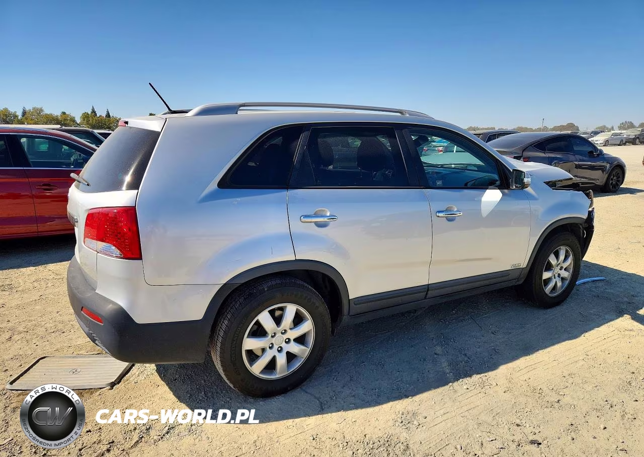 2013 Kia Sorento Lx VIN:5XYKTDA67DG390704 - 3