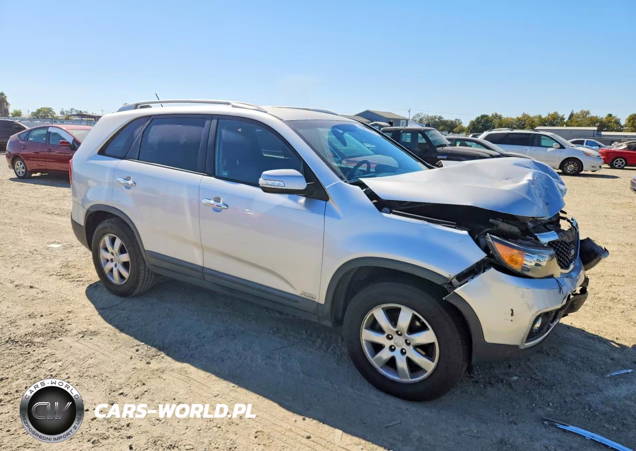 2013 Kia Sorento Lx VIN:5XYKTDA67DG390704 - 4