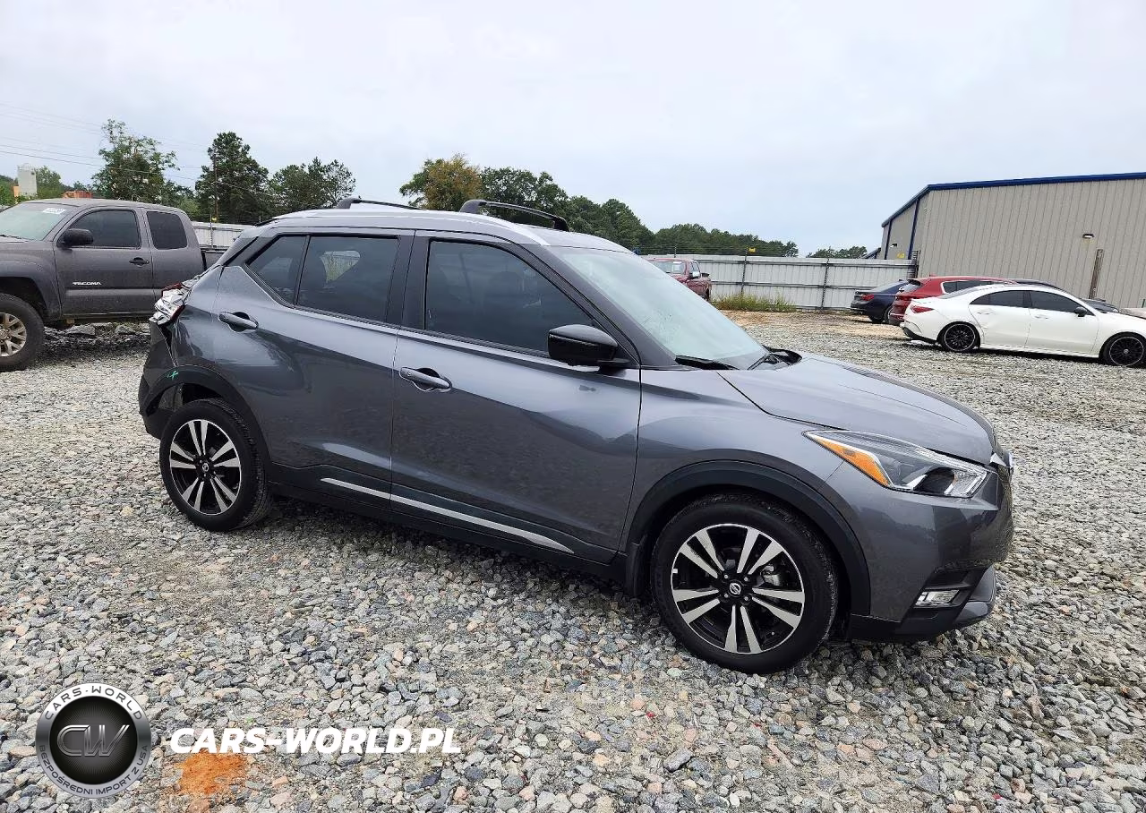 2018 Nissan Kicks Sr VIN:3N1CP5CU7JL529893 - 4