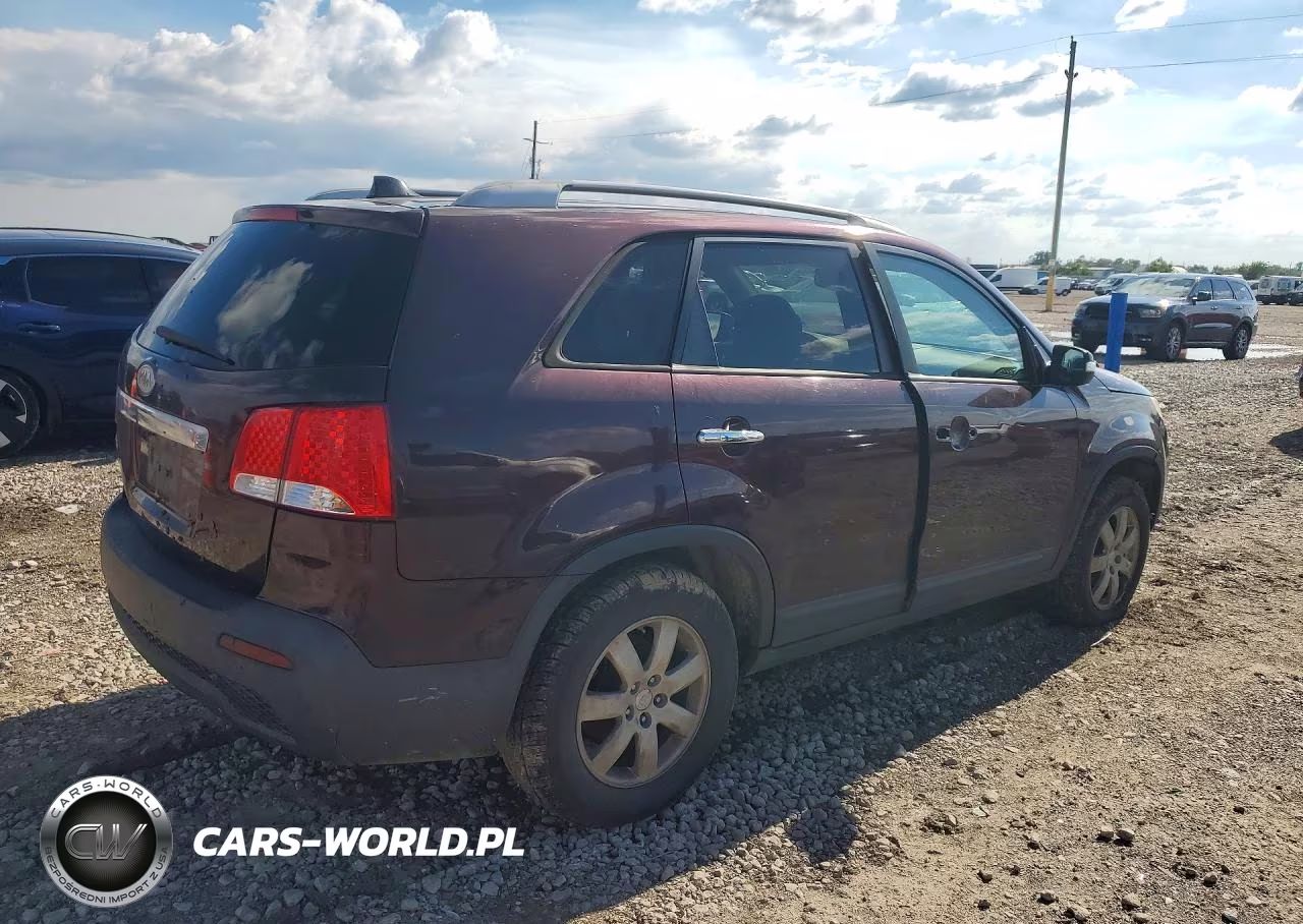 2011 Kia Sorento Lx VIN:5XYKT3A13BG181682 - 3