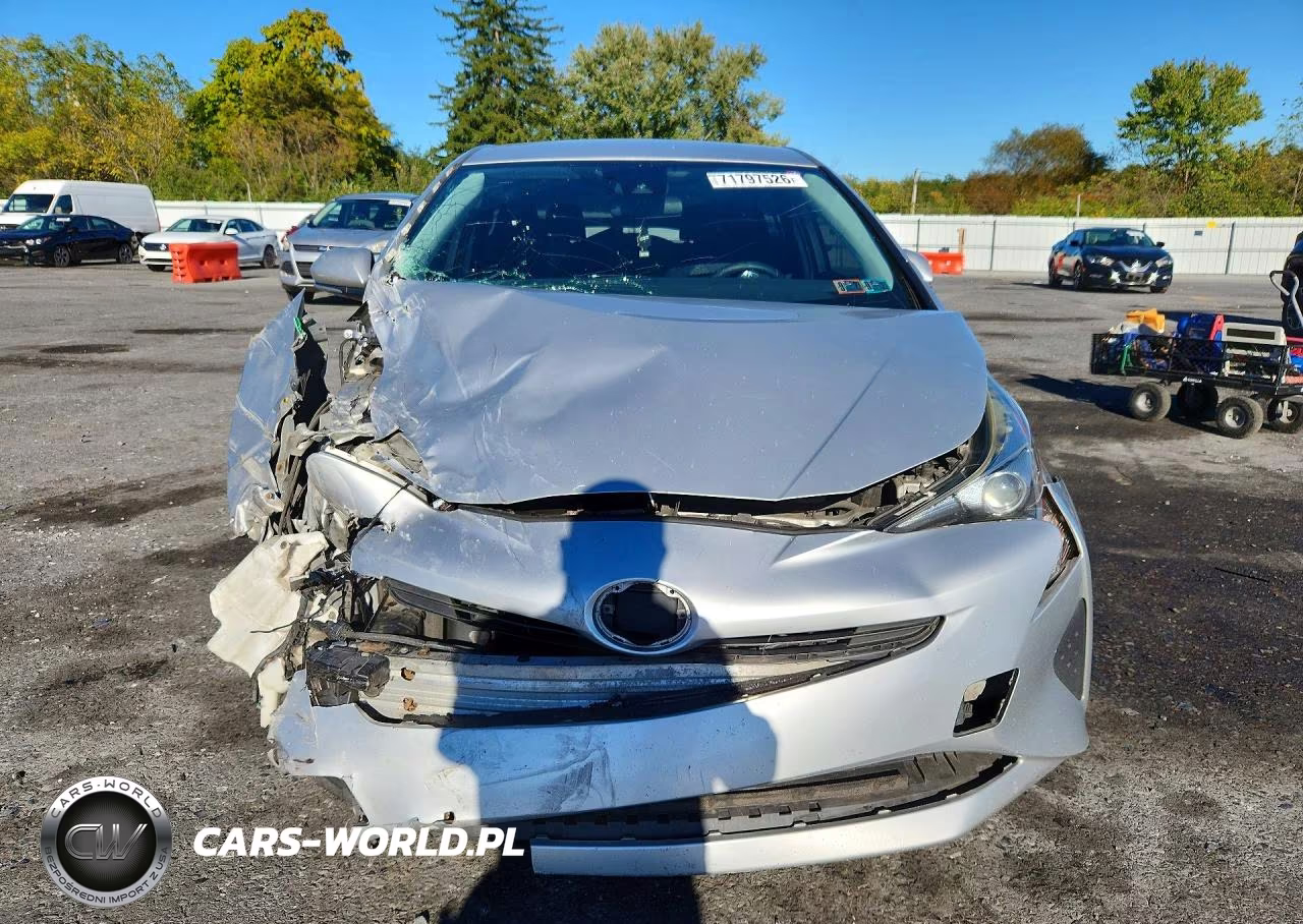 2017 Toyota Prius Three VIN:JTDKARFUXH3036339 - 5