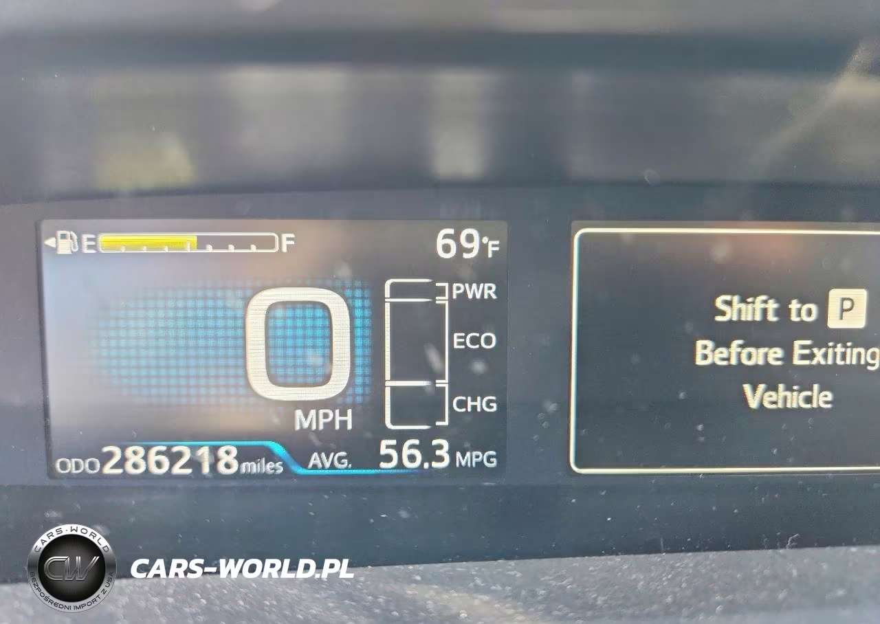 2017 Toyota Prius Three VIN:JTDKARFUXH3036339 - 9