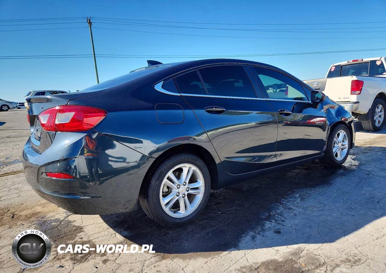 2018 Chevrolet Cruze Lt VIN:1G1BE5SM4J7150332 - 3