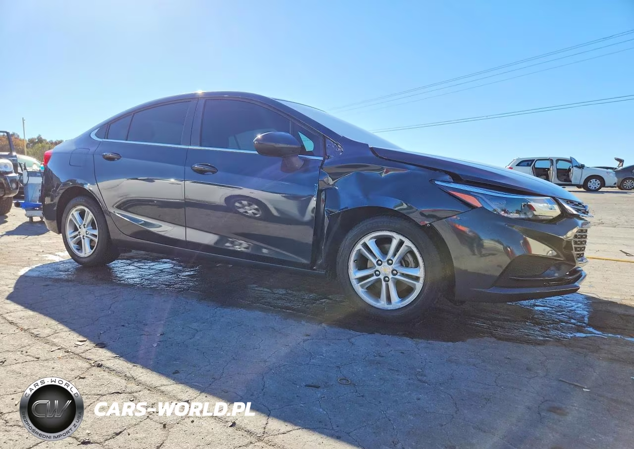 2018 Chevrolet Cruze Lt VIN:1G1BE5SM4J7150332 - 4