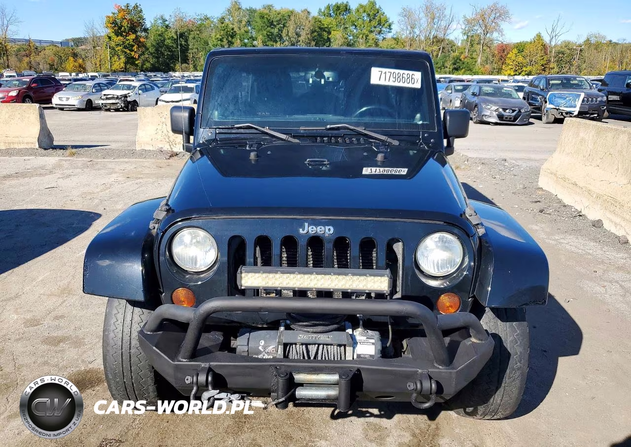 2013 Jeep Wrangler Unlimited Sahara VIN:1C4BJWEG1DL655495 - 5